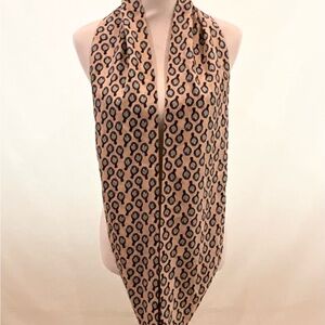 Infinity scarf with Bird print design.
Crème, teal, and black